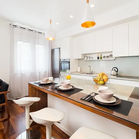 Azimut Apartment *